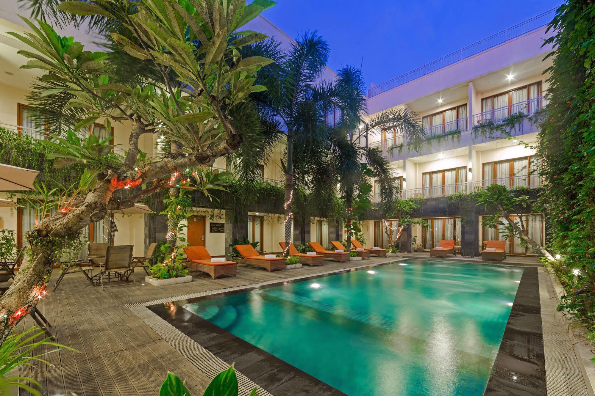 Zen Rooms Kuta Tuban Suites Exterior foto