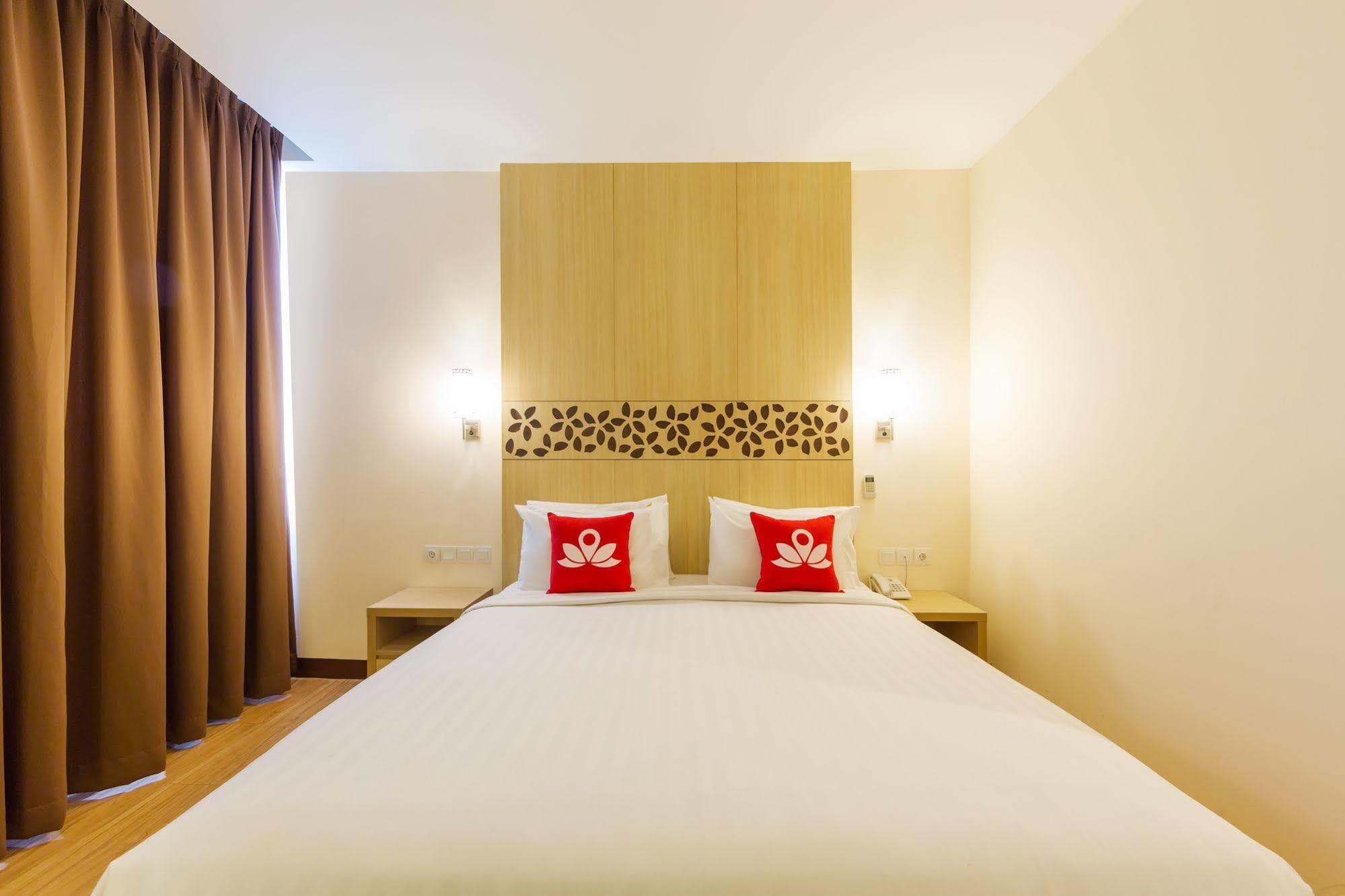 Zen Rooms Kuta Tuban Suites Exterior foto