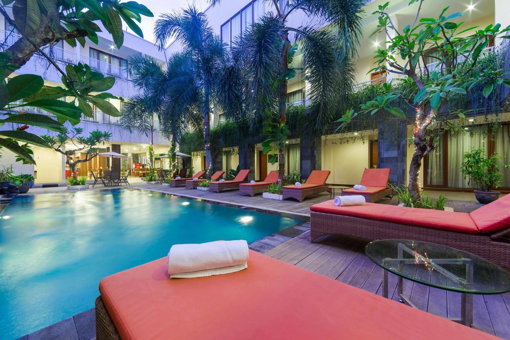 Zen Rooms Kuta Tuban Suites Exterior foto