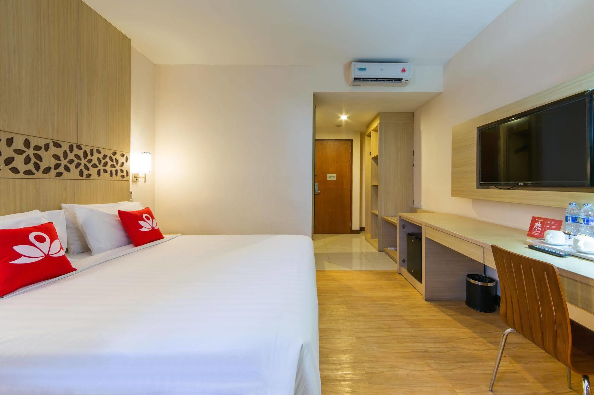 Zen Rooms Kuta Tuban Suites Exterior foto