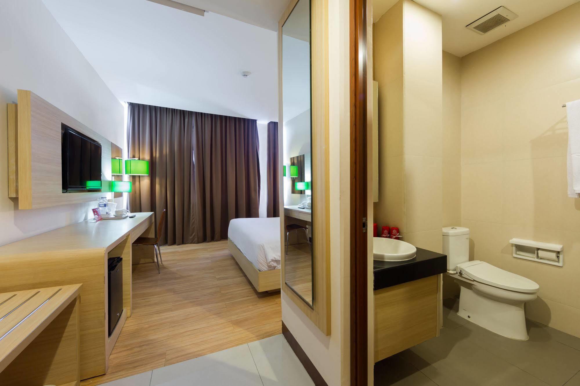 Zen Rooms Kuta Tuban Suites Exterior foto