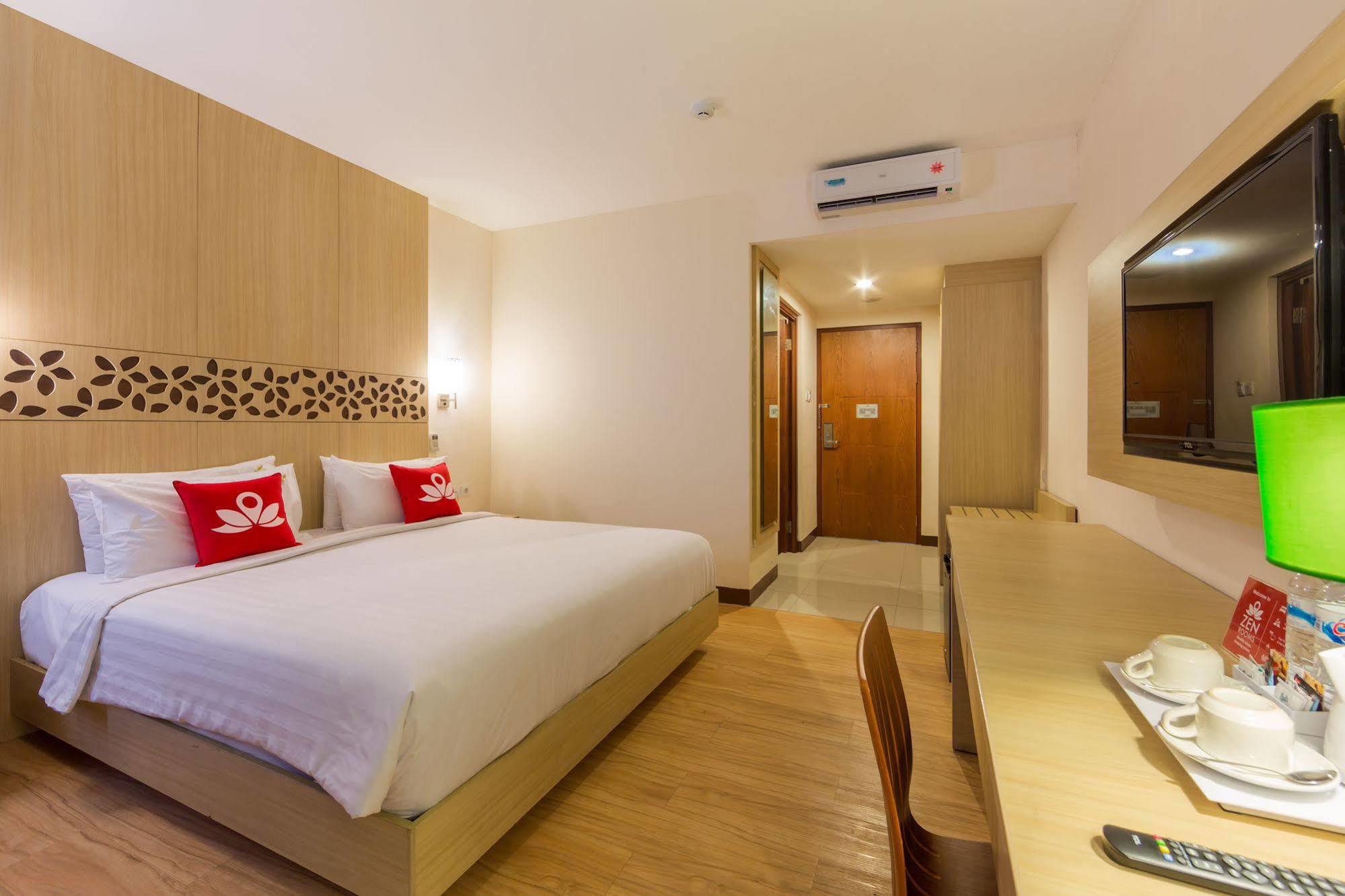 Zen Rooms Kuta Tuban Suites Exterior foto