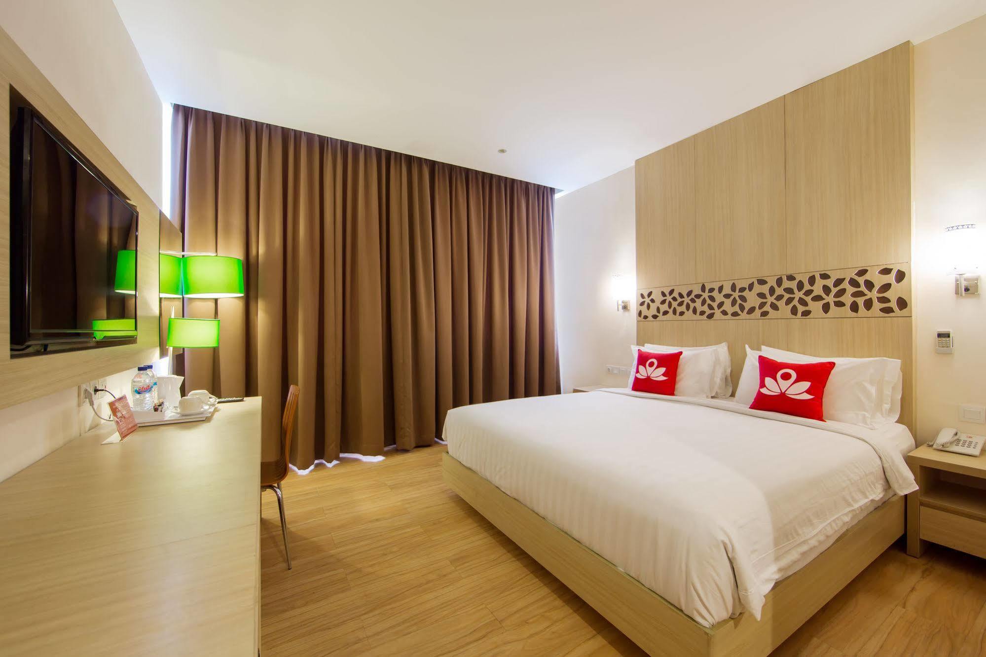 Zen Rooms Kuta Tuban Suites Exterior foto